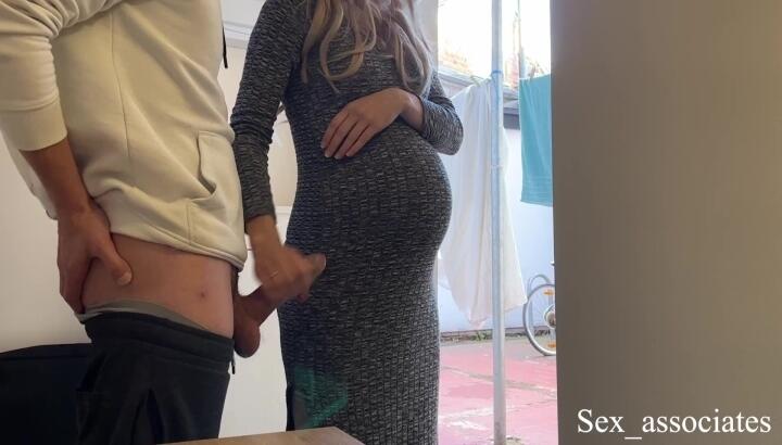 Salva il sesso con una MILF francese incinta che vive nella porta accanto foto